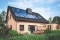 La imagen muestra un sistema fotovoltaico Viessmann con 10 módulos como símbolo del mantenimiento fotovoltaico.